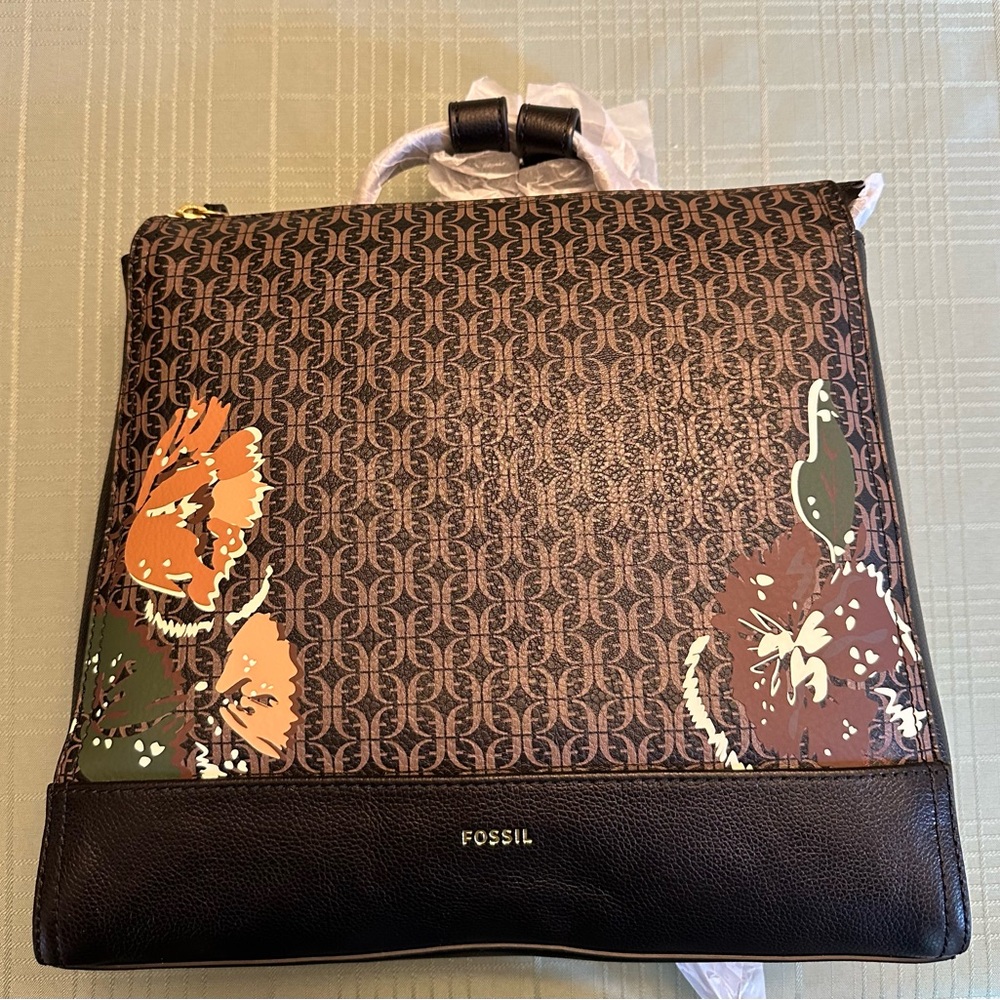 Brand New with tags Fossil purse.
